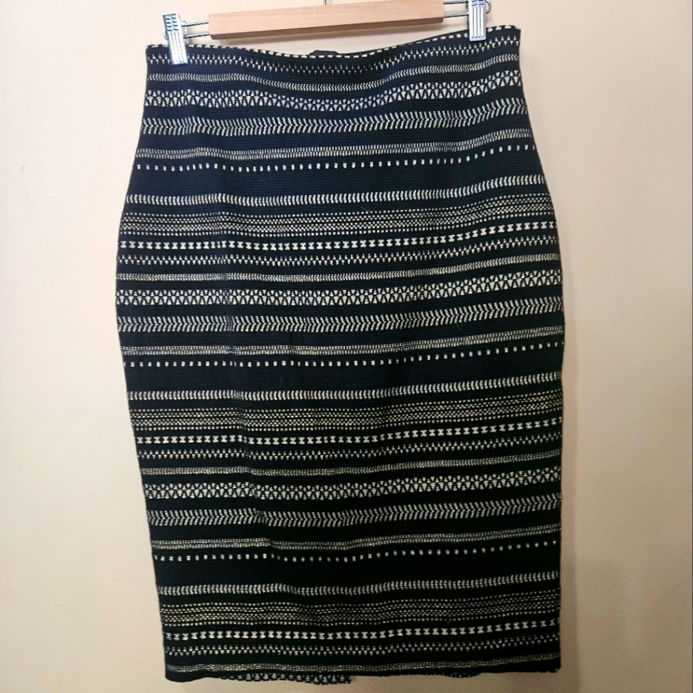 Express Women's Size M Pencil Skirt Gold Metalic Thread Stripes Cotton Blend